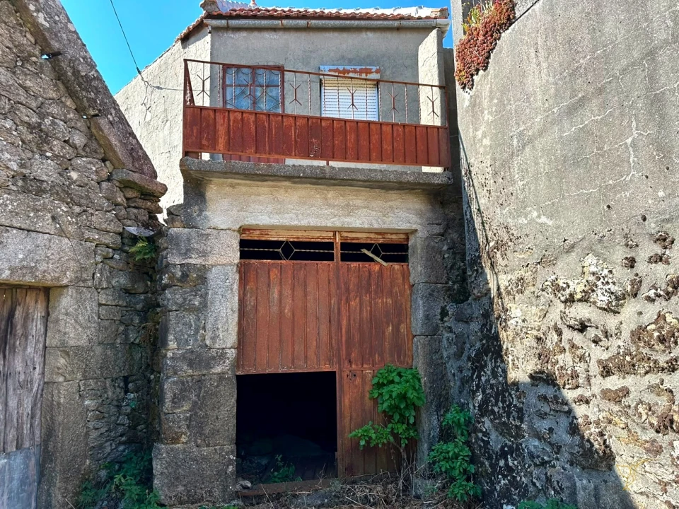 Moradia T2 para Venda em Castro Laboreiro e Lamas de Mouro Foto 1