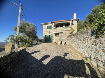 Moradia T3 para Venda em Melo e Nabais