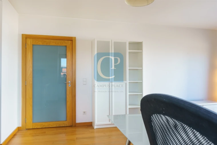 Apartamento T1 para Arrendamento em Paranhos Foto 4