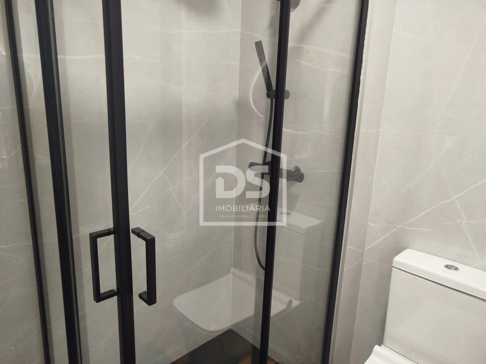 Apartamento T5 para Venda em Viseu Foto 44