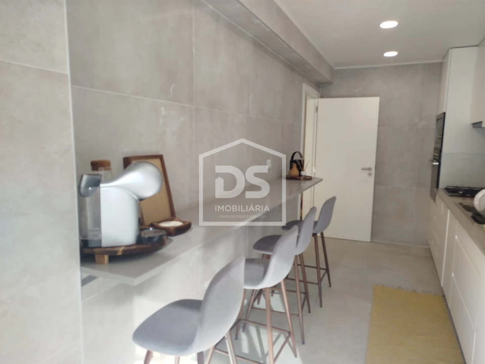 Apartamento T5 para Venda em Viseu Foto 14