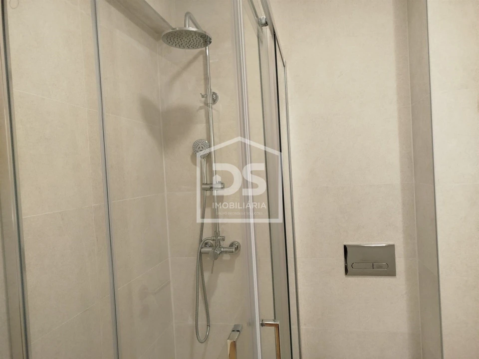 Apartamento T5 para Venda em Viseu Foto 30
