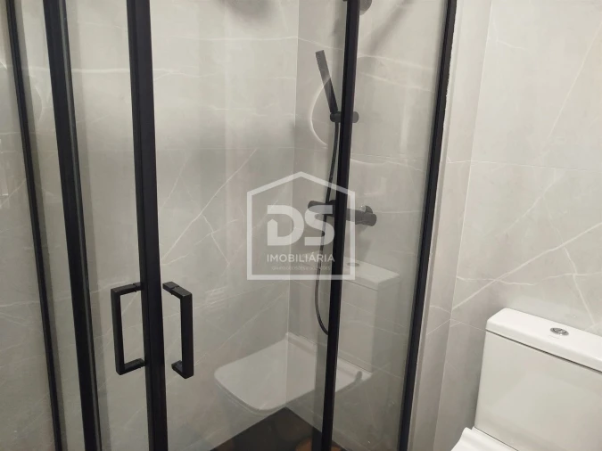 Apartamento T5 para Venda em Viseu Foto 44