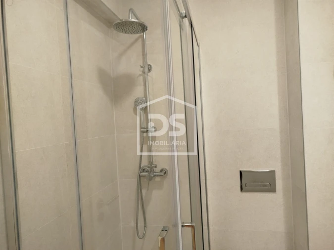 Apartamento T5 para Venda em Viseu Foto 30