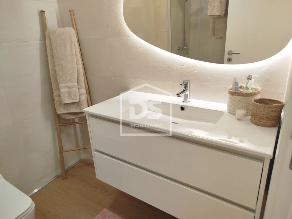 Apartamento T5 para Venda em Viseu Foto 35