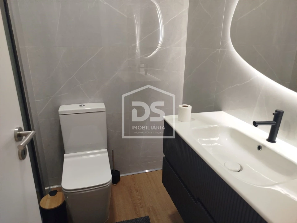 Apartamento T5 para Venda em Viseu Foto 41