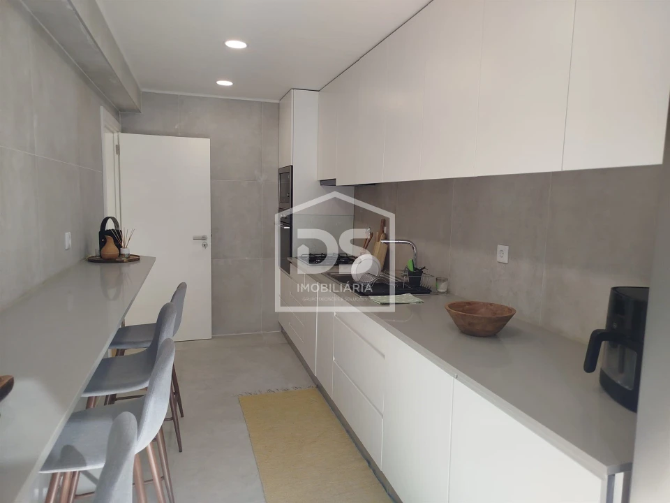 Apartamento T5 para Venda em Viseu Foto 13