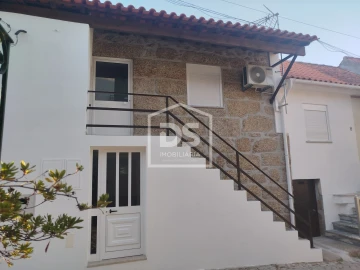 Moradia T1 para Venda em Currelos, Papízios e Sobral