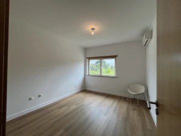 Moradia T4 para Venda em Rio de Loba