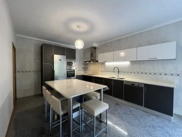 Moradia T4 para Venda em Rio de Loba