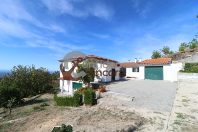Quinta T3 para Venda em Santa Marinha e São Martinho