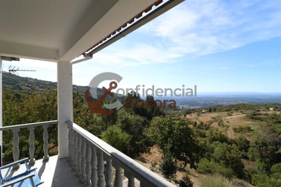 Quinta T3 para Venda em Santa Marinha e São Martinho