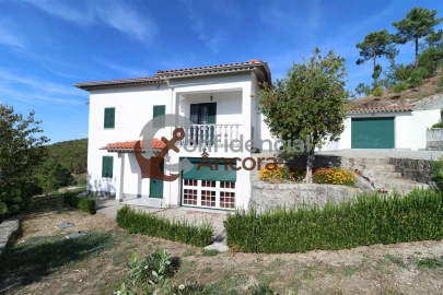 Quinta T3 para Venda em Santa Marinha e São Martinho