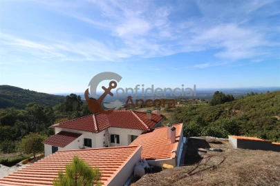 Quinta T3 para Venda em Santa Marinha e São Martinho