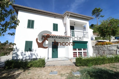 Quinta T3 para Venda em Santa Marinha e São Martinho