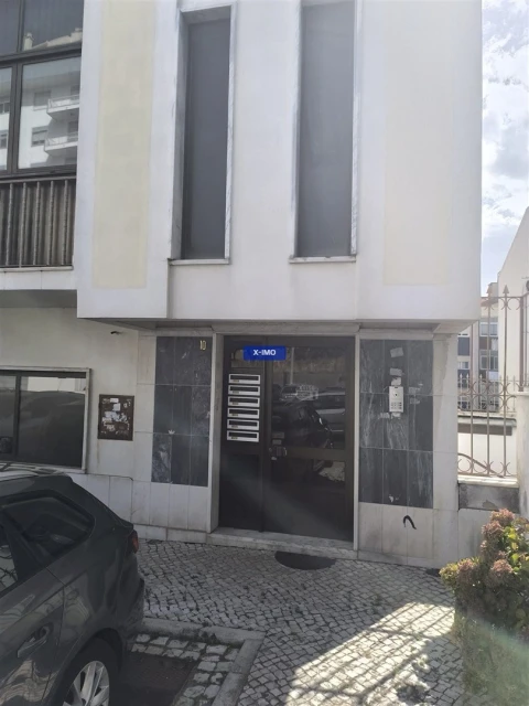 Apartamento T2 para Venda em Santa Iria de Azoia, São João da Talha e Bobadela