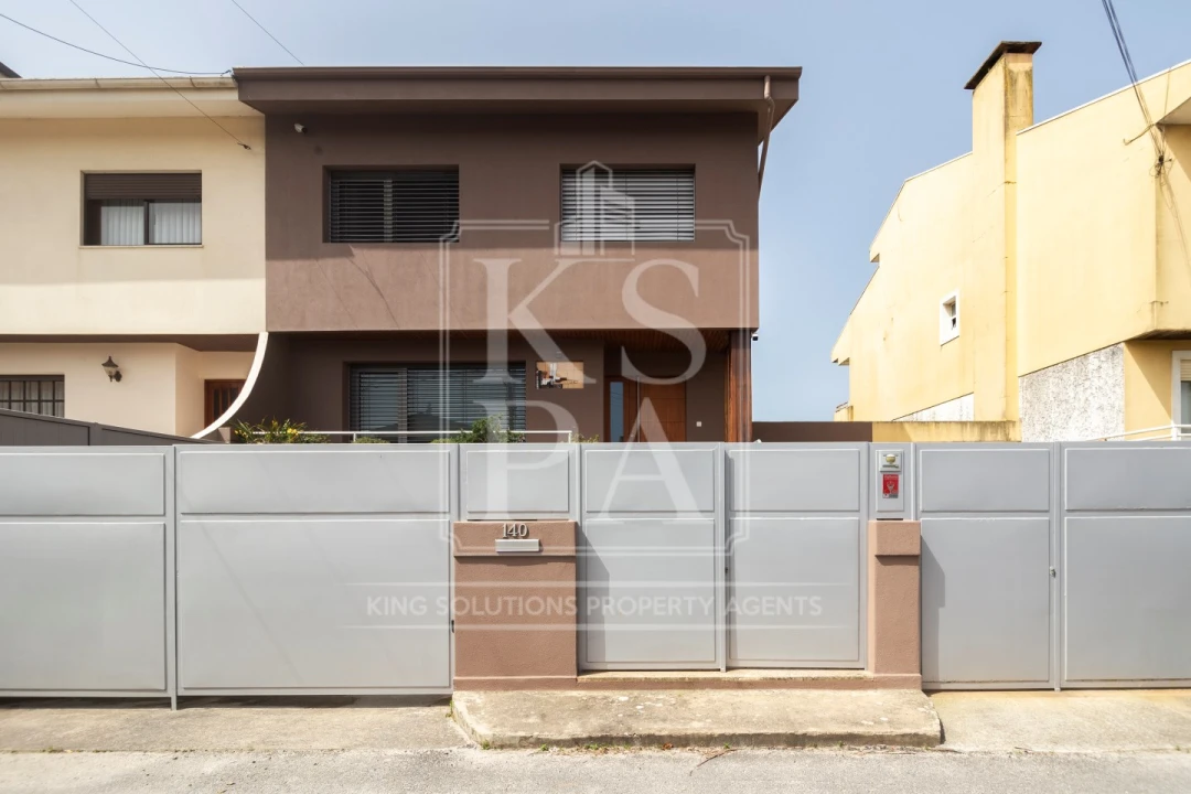 Moradia T4 para Venda em Gulpilhares e Valadares Foto 1