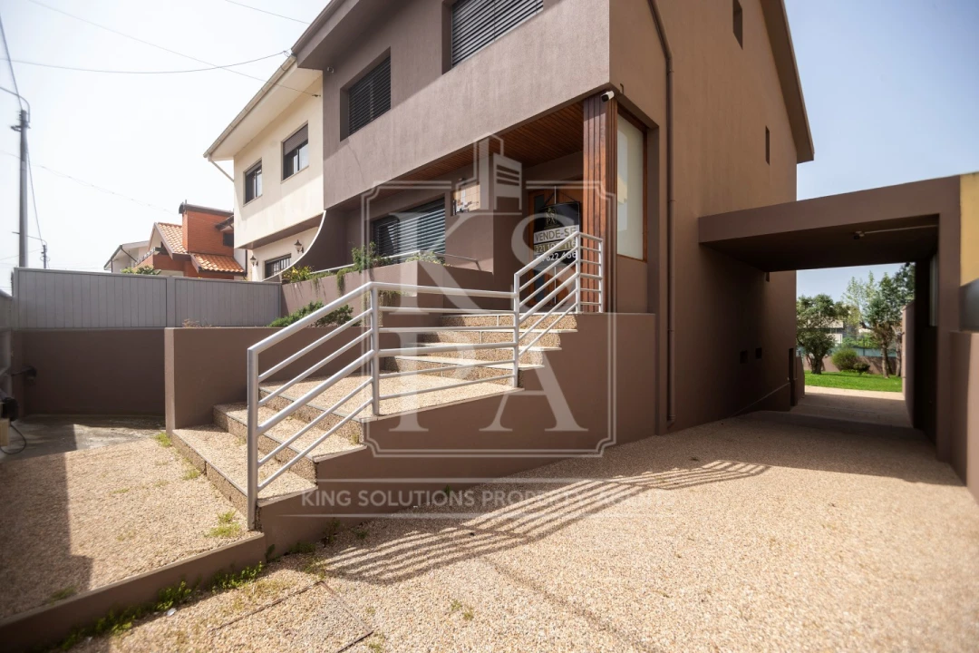Moradia T4 para Venda em Gulpilhares e Valadares Foto 32