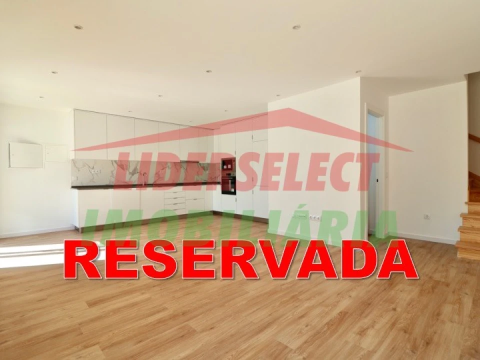 Moradia T3 para Venda em Santa Maria, São Pedro e Matacães Foto 1