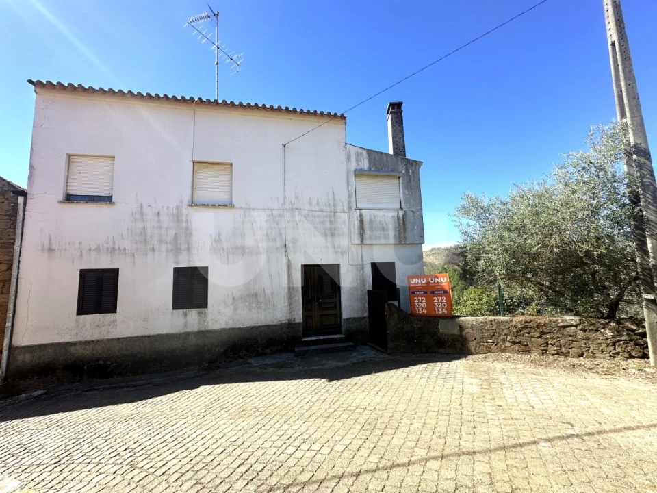 Moradia T4 para Venda em São Vicente da Beira Foto 1