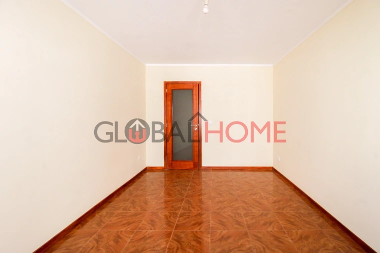 Apartamento T3 para Venda em Vilar de Andorinho Foto 4