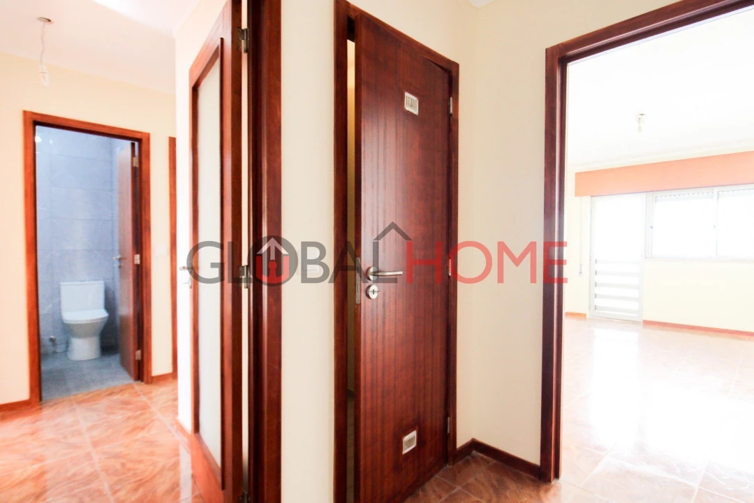 Apartamento T3 para Venda em Vilar de Andorinho Foto 19