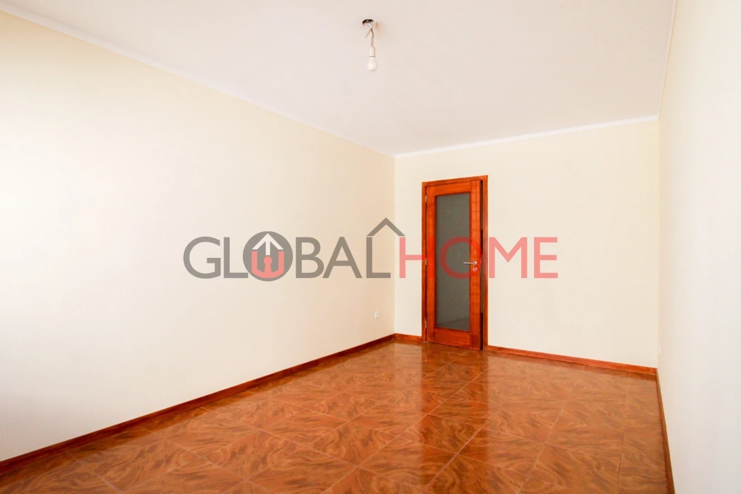 Apartamento T3 para Venda em Vilar de Andorinho Foto 5