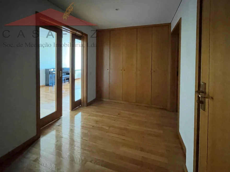 Apartamento T3 para Arrendamento em Lordelo do Ouro e Massarelos Foto 15