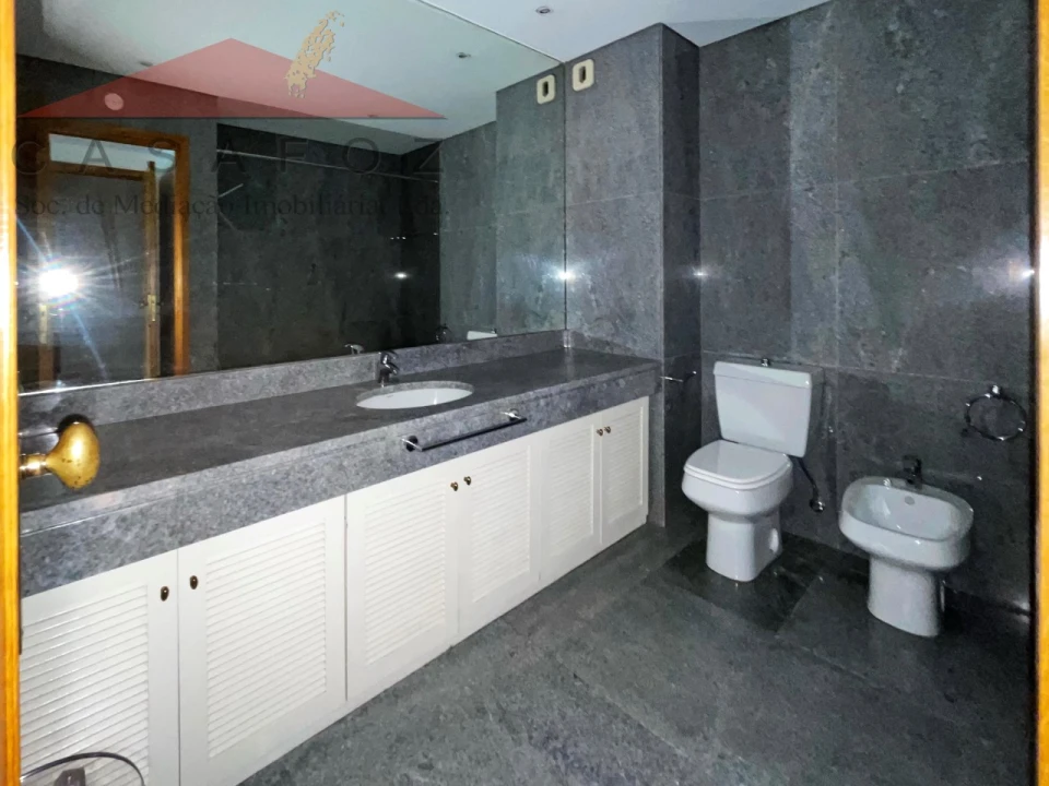 Apartamento T3 para Arrendamento em Lordelo do Ouro e Massarelos Foto 23