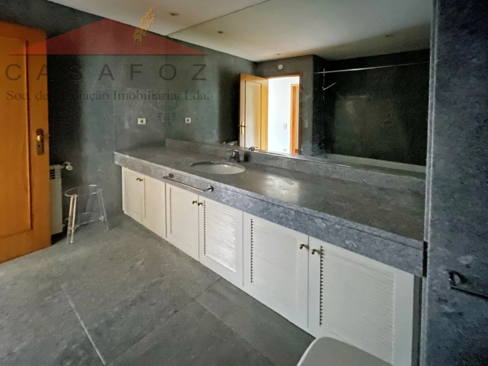 Apartamento T3 para Arrendamento em Lordelo do Ouro e Massarelos Foto 25