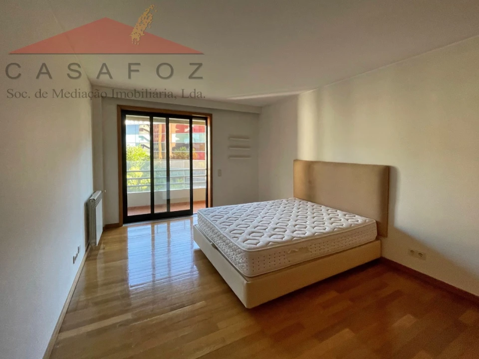 Apartamento T3 para Arrendamento em Lordelo do Ouro e Massarelos Foto 20