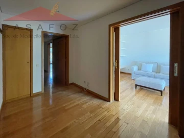 Apartamento T3 para Arrendamento em Lordelo do Ouro e Massarelos