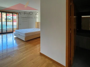 Apartamento T3 para Arrendamento em Lordelo do Ouro e Massarelos