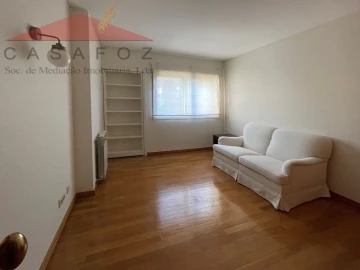 Apartamento T3 para Arrendamento em Lordelo do Ouro e Massarelos