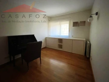 Apartamento T3 para Arrendamento em Lordelo do Ouro e Massarelos