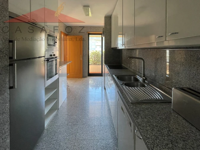 Apartamento T3 para Arrendamento em Lordelo do Ouro e Massarelos Foto 11