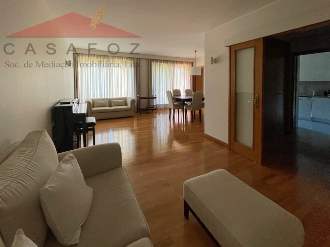 Apartamento T3 para Arrendamento em Lordelo do Ouro e Massarelos Foto 2