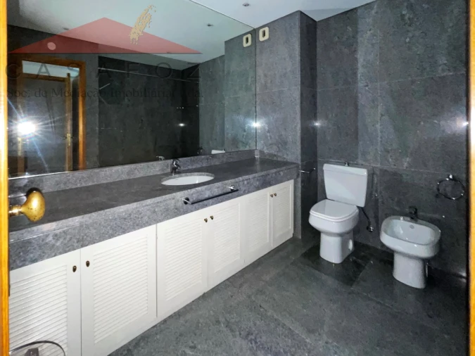 Apartamento T3 para Arrendamento em Lordelo do Ouro e Massarelos Foto 23