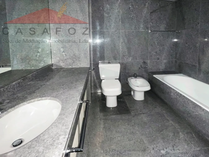 Apartamento T3 para Arrendamento em Lordelo do Ouro e Massarelos Foto 24
