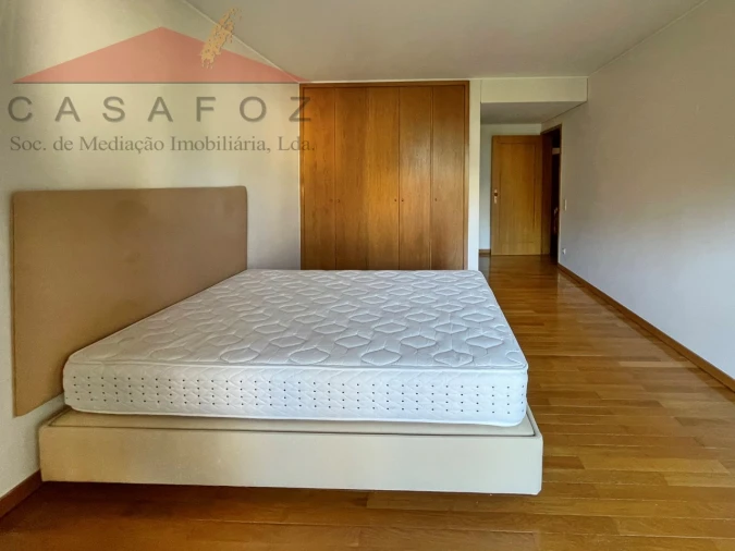 Apartamento T3 para Arrendamento em Lordelo do Ouro e Massarelos Foto 21