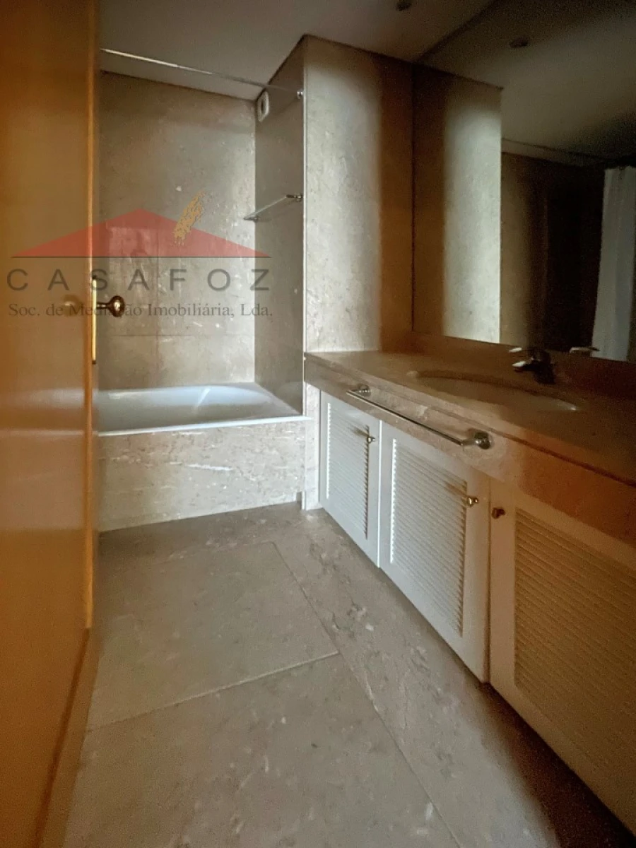Apartamento T3 para Arrendamento em Lordelo do Ouro e Massarelos Foto 30