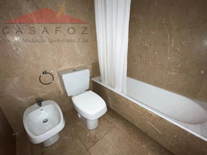 Apartamento T3 para Arrendamento em Lordelo do Ouro e Massarelos Foto 31