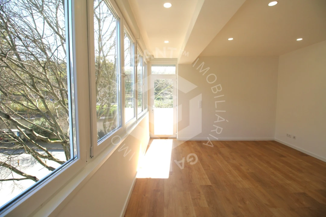 Apartamento T2 para Arrendamento em Benfica Foto 1