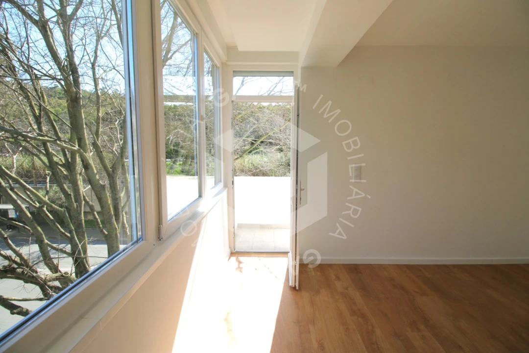 Apartamento T2 para Arrendamento em Benfica Foto 3