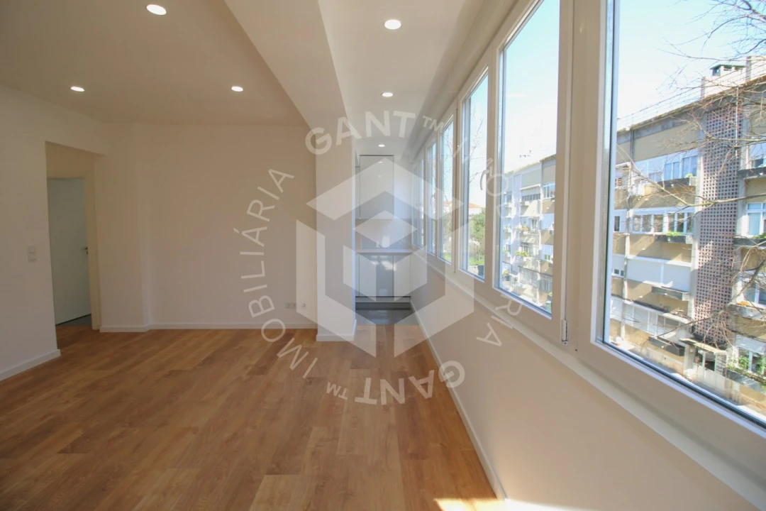 Apartamento T2 para Arrendamento em Benfica Foto 4