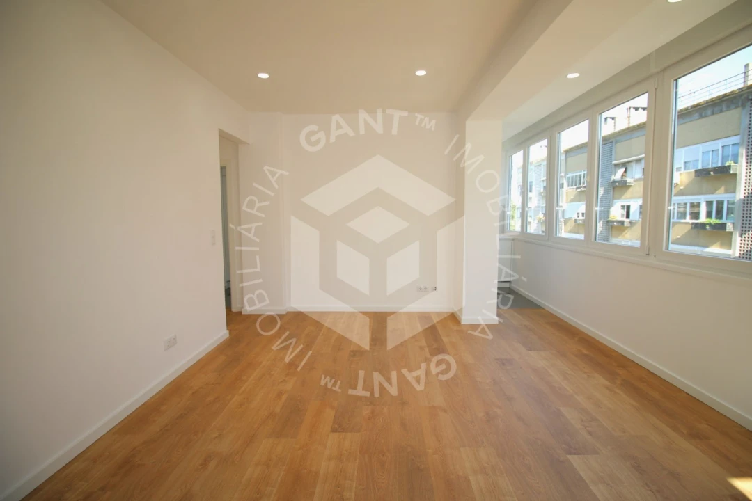 Apartamento T2 para Arrendamento em Benfica Foto 6