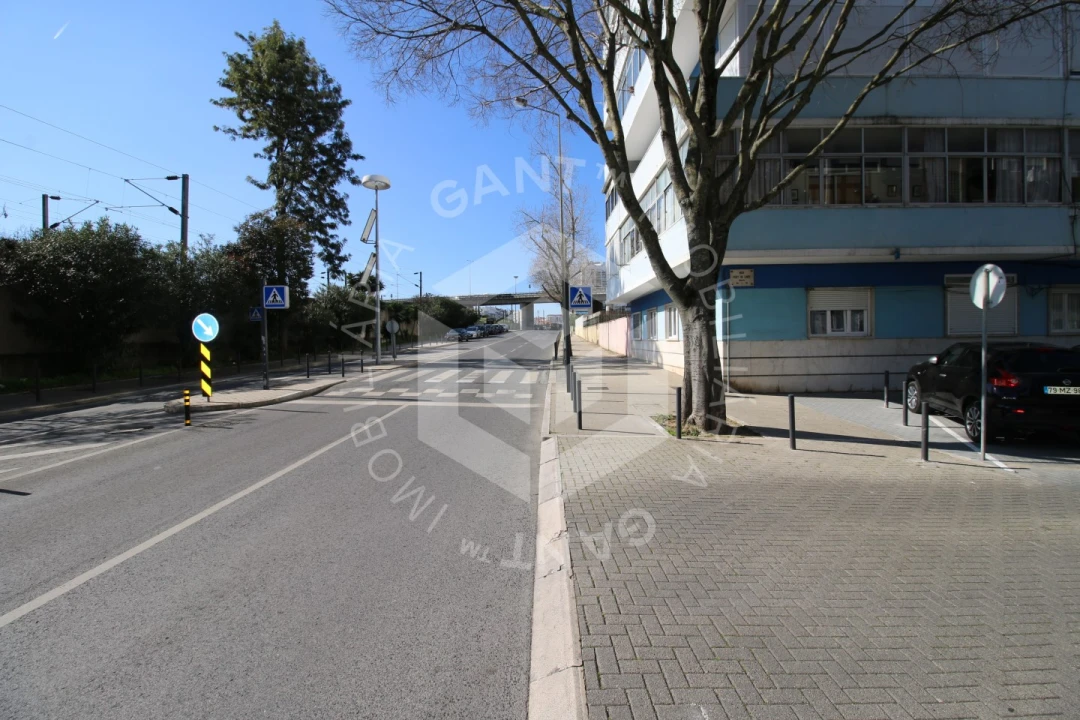 Apartamento T2 para Arrendamento em Benfica Foto 37