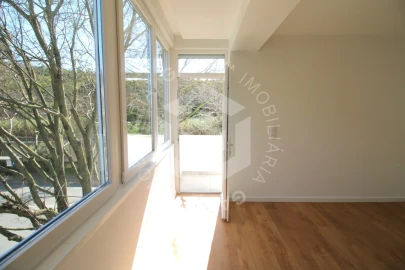 Apartamento T2 para Arrendamento em Benfica