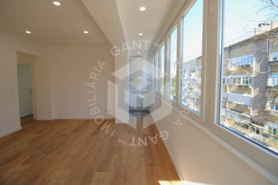 Apartamento T2 para Arrendamento em Benfica