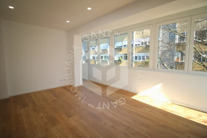 Apartamento T2 para Arrendamento em Benfica